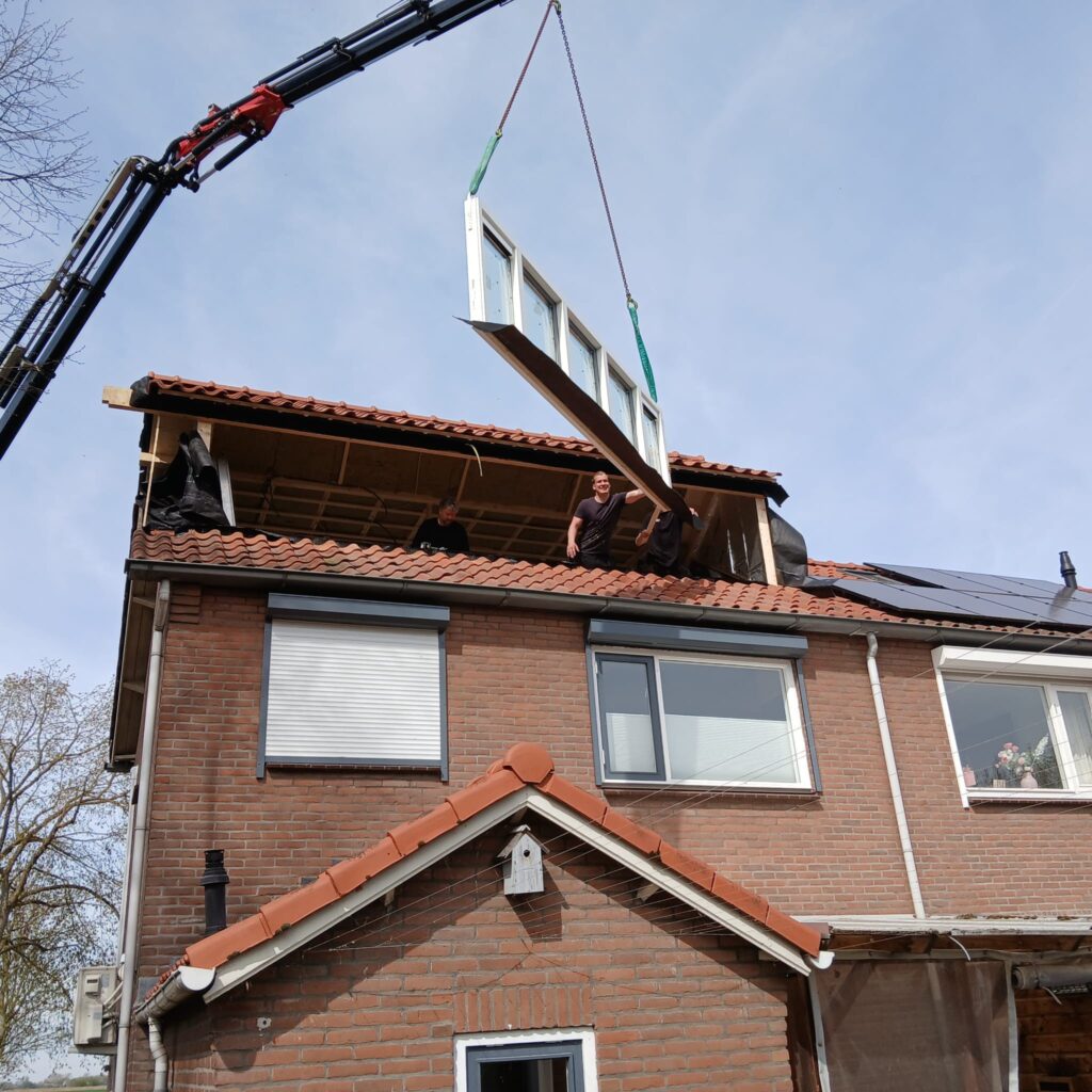 Dakverhoging door een nokverhoging