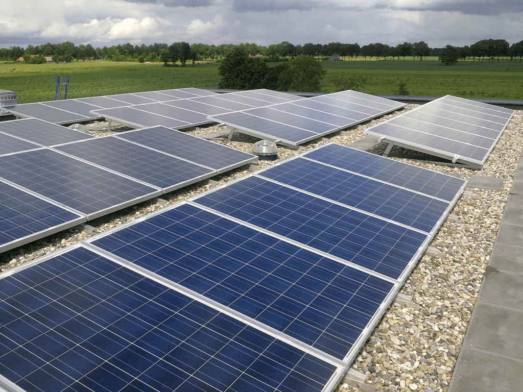 zonnepanelen plat dak